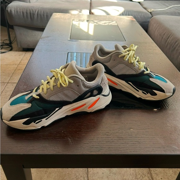 Yeezy 700 Wave Runners 100% authentic - Main Image